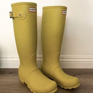 Hunter Wellington Wellies Size 6.5 yellow